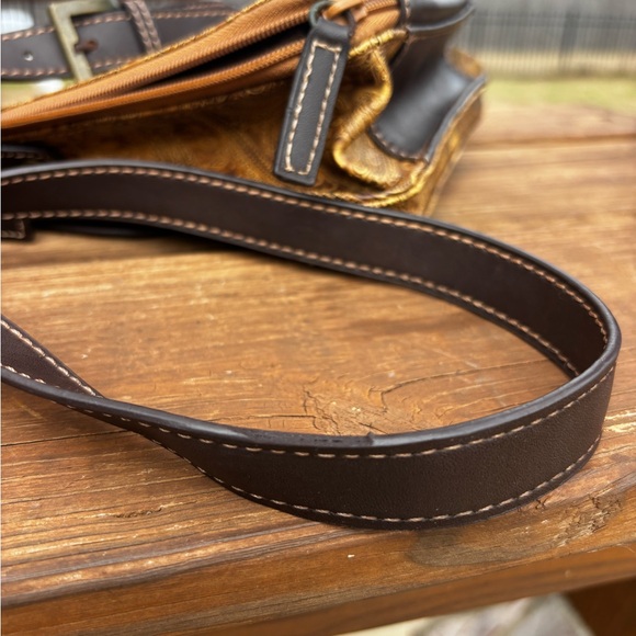 GUC! Relic Vintage Paisley Leather Gold Crossbody Bag - Picture 5 of 14